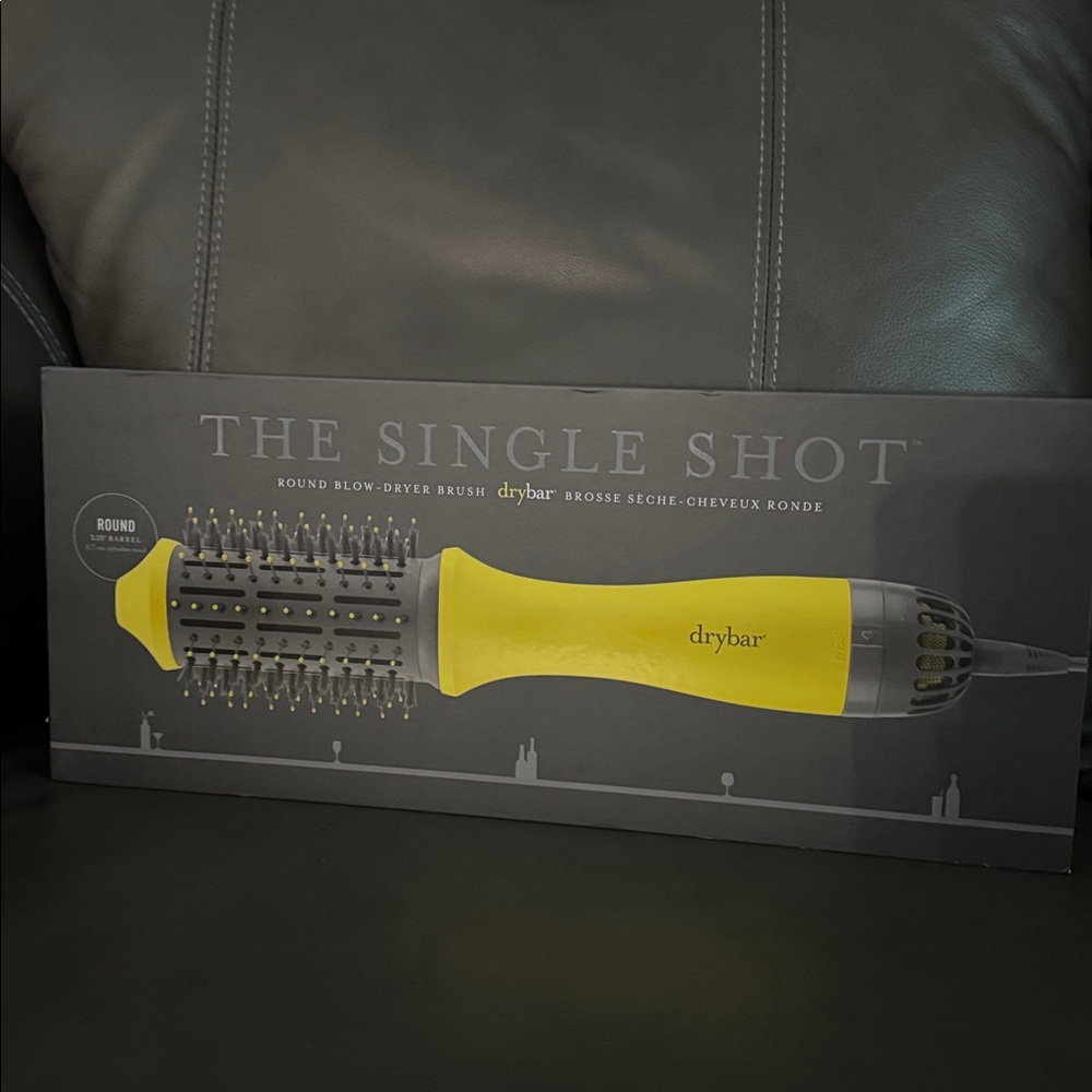 Drybar Single Shot Round Blow-Dryer Brush ✨ $155 retail✨comes w/ FREE gift 💝